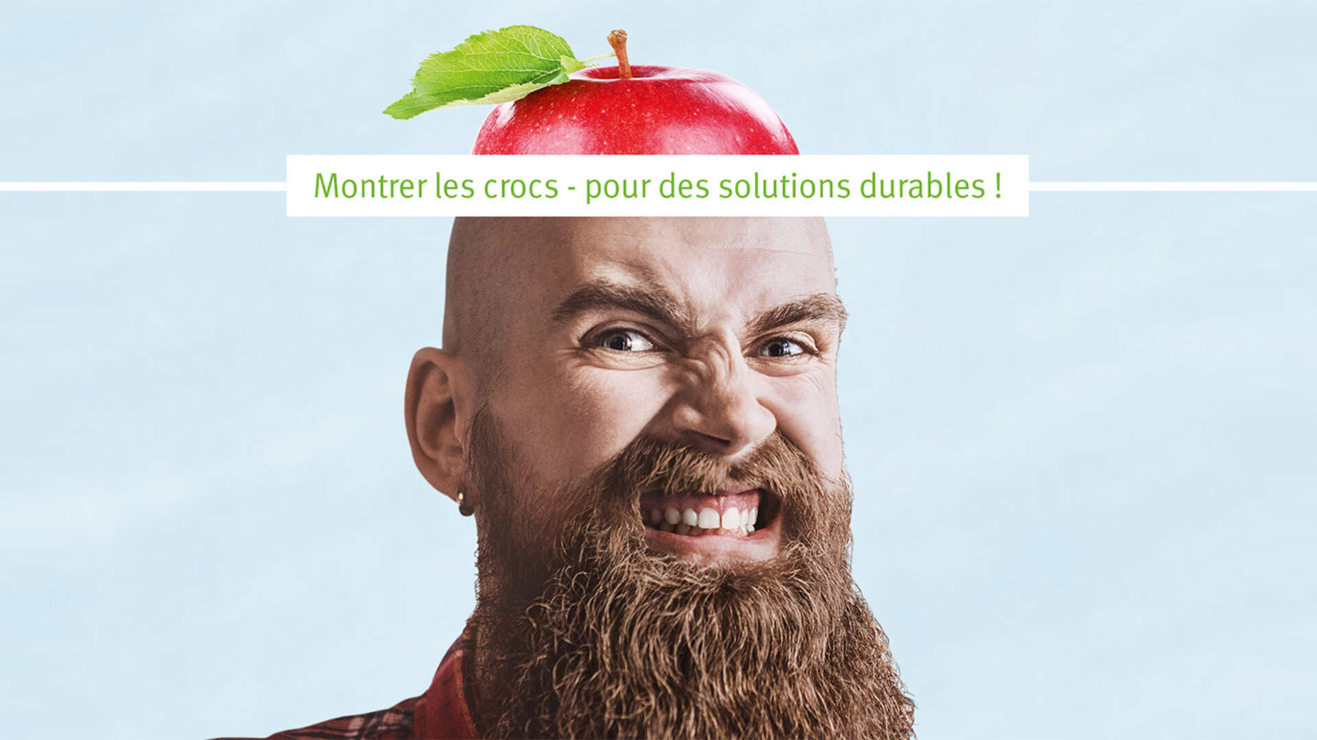 Homme avec des restes de pomme